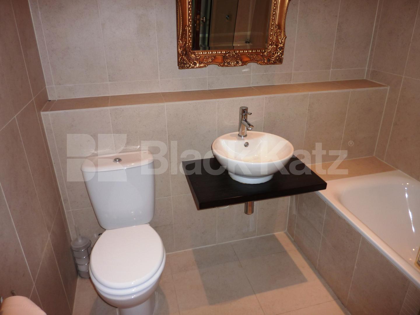 			SWIMMING POOL AND GYM!, 2 Bedroom, 1 bath, 1 reception Flat			 Westbourne Grove, BAYSWATER / WESTBOURNE GROVE